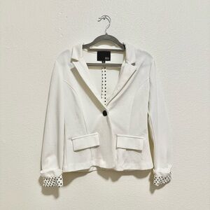 White blazer w polka dot accent